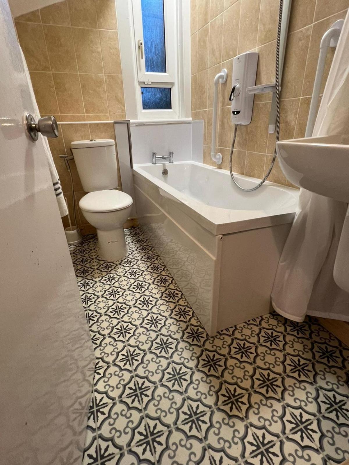 Archillects Entire Two Bedroom Comfy House - Free Parking Glasgow Dış mekan fotoğraf