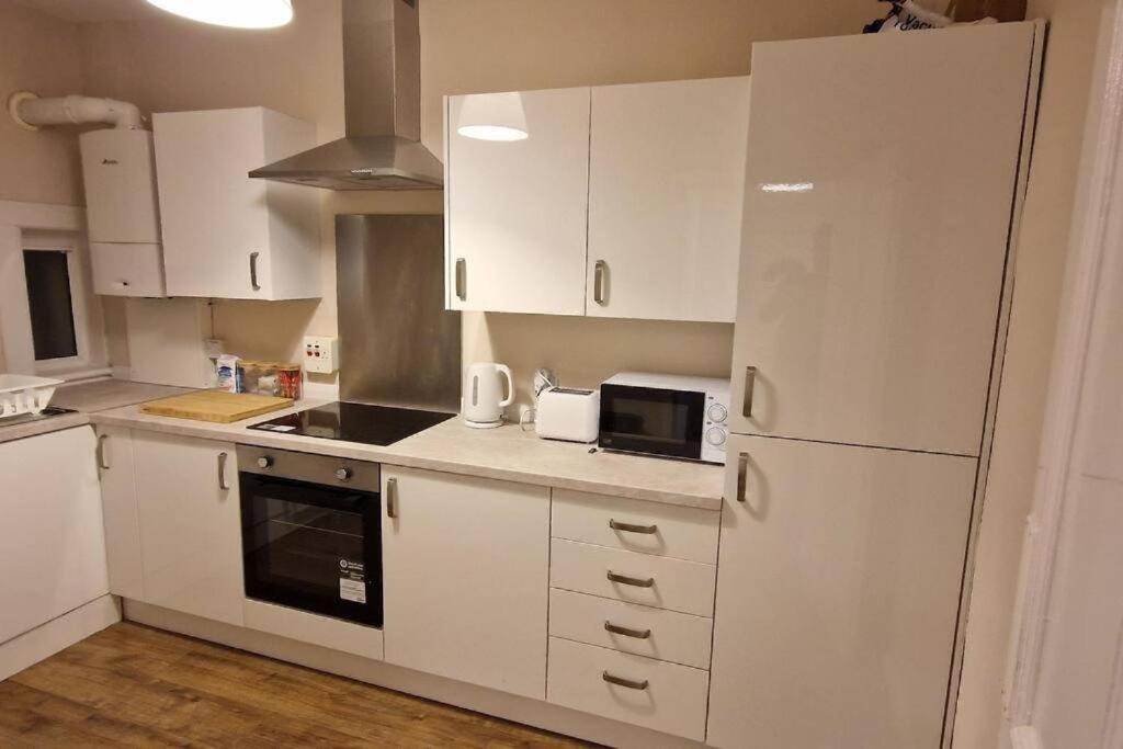 Archillects Entire Two Bedroom Comfy House - Free Parking Glasgow Dış mekan fotoğraf